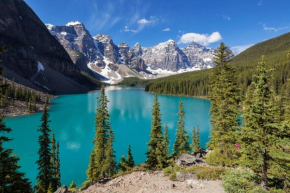 Отель Moraine Lake Lodge  Лейк-Луиза